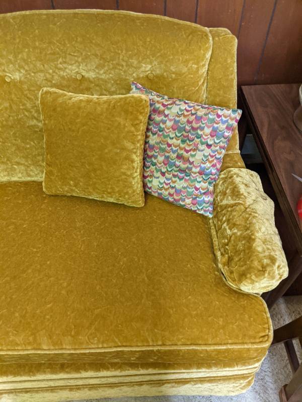 Large Vintage Disco Gold Couch 93.2...