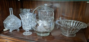 Crystal dishes and vases (see photo...