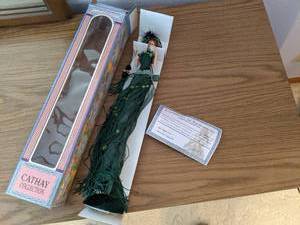 Cathay Collection porcelain doll (V...