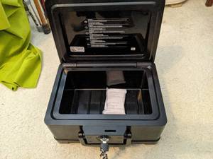 Honeywell travel safe, looks new...