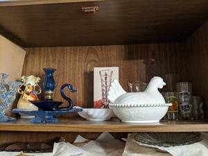 Glassware lot including several sho...