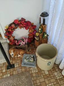 Large Lot of Home Decor(Includes R...
