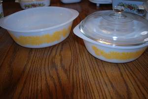 (2) Vintage Round Glass Baking Dish...