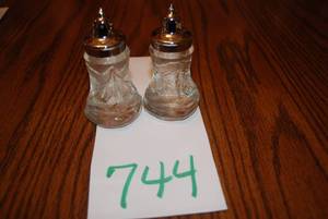 (2) Matching Crystal Salt and Peppe...