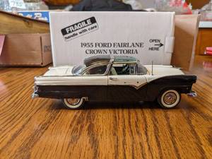 Die Cast 1955 Ford Fairlane Crown V...