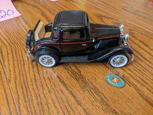 1932 Ford Coupe collectible car, ap...