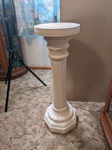 29 tall display pillar with 10 ro...