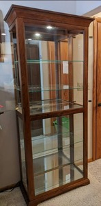Beautiful lighted Curio Cabinet wit...