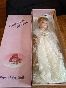 Goldenuale Collection Porcelain Dol...