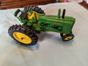 John Deere Diecast Tractor (#2550GA...
