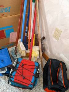 Cleaning Supply Lot (Includes Broo...