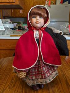 16 Little Red Riding Hood Porcelai...