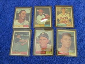 89. 1961 Topps Baseball Cards...