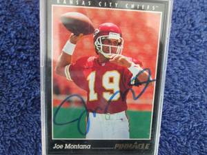 158. 1993 Pinnacle Joe Montana Auto...