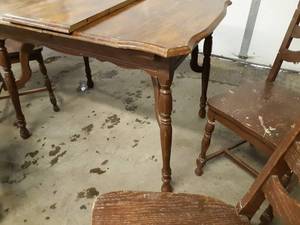 Wood Dining Room Table w 4 Chairs - About 40 x 30 x 30 w 1 Leaf - NO SHIPPING
