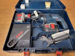 BOSCH Model 11524 24V Cordless SDS Hammer Drill - Batteries Need replacing