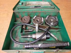 Greenlee Hydraulic Punch Driver Kit - Model 7646 - Includes 4, 3-12 and 3 Knockouts - Hand Pump Doesn�t seem to work - NO SHIPPING