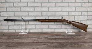 lot 129 image: Traditions Crockett .32 Cal. Caplock Percussion Muzzleloader Rifle