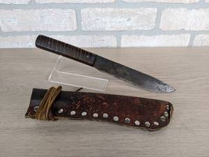 lot 148 image: 6-12 Wood Handle Knife