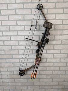 lot 154 image: Hunter-Mag Parker Compound Bow - 40-12 Overall Length with Softside Case