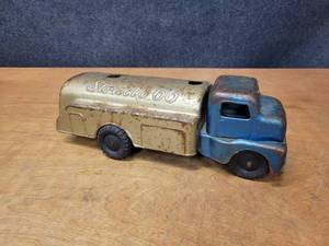lot 22 image: Vintage Strutco 66 Fuel Truck - About 13