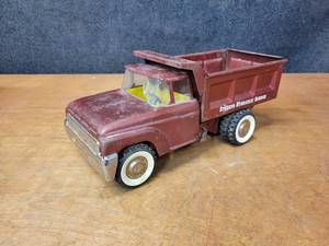 lot 23 image: Vintage Strutco Hydraulic Dumper Truck - About 14 Long