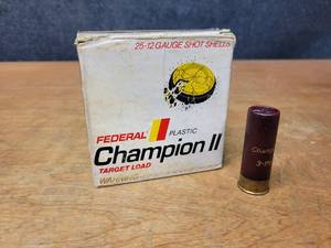 lot 30 image: Box of (25) Federal Champion 12 Gauge Shot Shells - 1-18oz   8 Shot