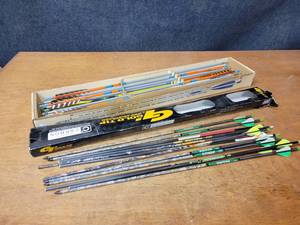 lot 34 image: Large Lot of Arrows - Gold Tip Carbon, Whitetail Extreme and Box of Vintage Arrows