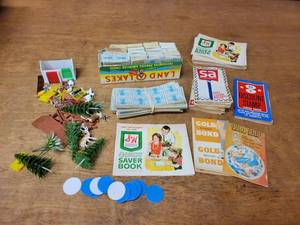 lot 94 image: Vintage Stamp Books (Green Stamps, Super America, S&H, Gold Bond and More), Super-Valu  Jubas Tokens and More