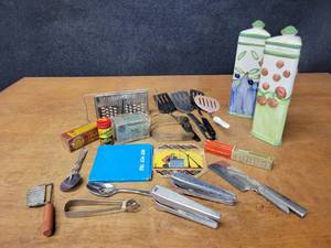 lot 102 image: Large Lot of Vintage Kitchenware and More