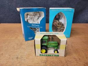 lot 142 image: (2) SkiCountry Wildlife Decanters - Bighorn Rams and John Deer Pacesetter