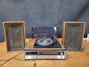 lot 159 image: Vintage Sears Solid State 8-Track  Phonograph PlayRecord System - Unit Powers on, turntable moves a little then stops - NO SHIPPING