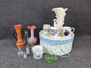 lot 67 image: Vintage McCoy Pottery Swan in Rushes Vase with Trinkets & Treasures  - NO SHIPPING
