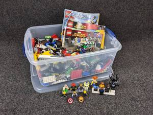 lot 173 image: Lot of Legos - 4 Pounds