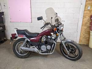 lot 6 image: 1983 Honda Nighthawk 550 Motorcycle - CB550SC - PARTS ONLY - NO TITLE