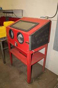 lot 38 image: Central Pneumatic 68893 Floor Blast Cabinet 40-lbs 125PSI