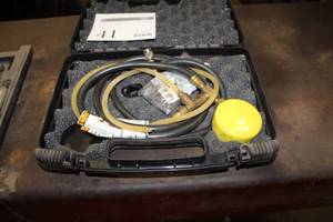 lot 41 image: Snap-on Fuel Pressure Gauge Kit  with Case