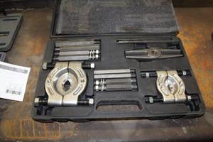 lot 43 image: Cornwell Tools OW-C4518 Bearing Separator  Push-Puller Set (New)  with Case