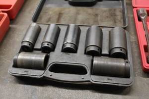 lot 48 image: OTC 4547 Stinger Front Wheel Drive Axle Nut Socket Set  with Case