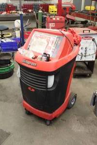 lot 5 image: Snap-on EEAC325B Koolkare Plus Fully Automatic Air Conditioning Service Center