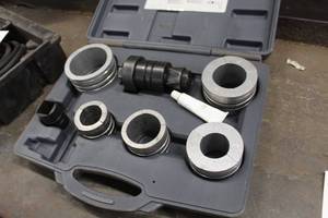 lot 59 image: 17350 Pipe Stretcher Kit  with Case