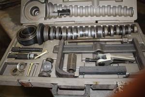 lot 63 image: OTC 6575 Hub Grappler Kit  with Case