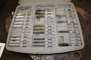 lot 64 image: Mac Tools PB8S819DF Professional Bore Brush Set  with Case