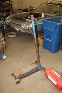 lot 25 image: Milwaukee Hydraulic Floor Jack 8000-lbs