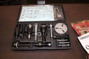 lot 95 image: AC Clutch Hub Puller Kit  with Case