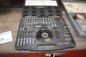 lot 103 image: Harmonic Balancer PullerInstaller  with Case