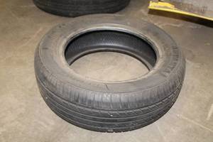 lot 117 image: Advanta 19560R15 Tire