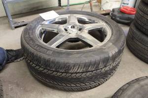 lot 107 image: Sunny SN3870 26550R20 111V Tire with Mercedes 5-Lug 20 Rim