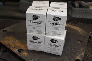 lot 228 image: Lot of (8) CarQuest R85040MP Oil Filters