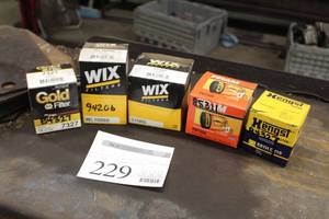 lot 229 image: Lot of (5) Oil Filters  - Wix WL10060,Wix 51085,NAPA Gold 7327, Hengst E61H D215, Fram PH7328